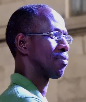 Bakari Sane, durant la lectura del manifest