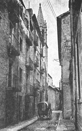 El carrer de la Sèquia, en direcció a Santa Clara. Edificis posteriorment desapareguts. 1925-1936