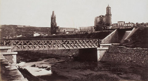 Ferrocarril de Gerona a la Frontera Francesa. Paso inferior para el camino de Figuerola y puente para el mismo sobre el desvio del Güell. 1880