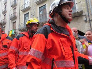 Rebuig de les actuacions policials de l'1-O. Concentració a la plaça del Vi, i rebuda dels bombers