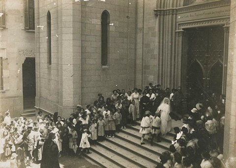 Celebració de la boda de Laureà Dalmau i Laura Norat a l'església del Sagrat Cor de Girona. 1914