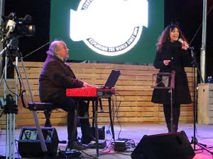 Girona10 2018. Concert de Sandra Fern i Nito Figueras a l'escenari de la plaça Catalunya
