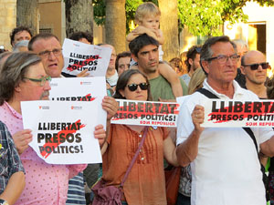 Concentració a la plaça de Santa Susanna per la llibertat dels presos polítics, amb Montse Puigdemont Casa