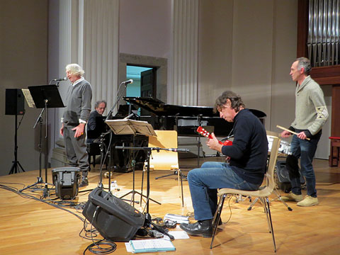 Roger Cosme Esteve, Pascal Comelade, Gerard Meloux i Simon de Céret, durant el concert