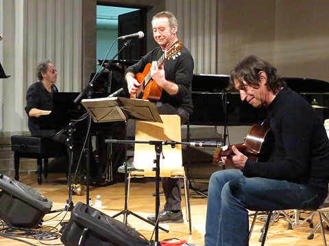 Pascal Comelade, Pere Figueres i Gerard Meloux durant el concert