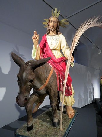 Jesús entrant a Jerusalem. Imatge de guix policromada. Església del Carme, Camprodon