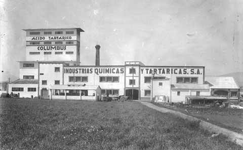 Vista de la indústria de productes químics i tartàrics de Palau-sacosta, coneguda popularment com Els Químics. 1930-1940