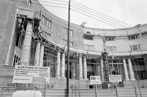 Obres de construcció de l'edifici de la Policia Municipal, al carrer Bacià. 1980