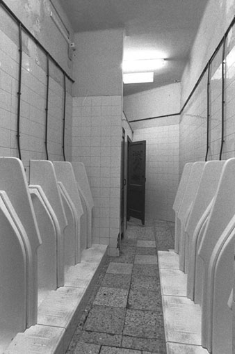 Urinaris del Teatre Albéniz. 03/03/1997