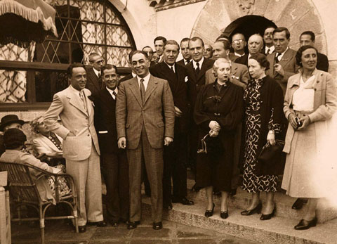 Visita del Ministre d'Indústria i Comerç, Plácido Álvarez-Buylla, a les comarques gironines. La comitiva va celebrà l'àpat a l'Hostal de la Gavina, de S'Agaró. Entre els assistents s'observa la presència dels senyors Álvarez-Buylla, Casanoves, Prunés, Barrera, Irla, Oliva i Miquel Santaló. 31 de maig de 1936