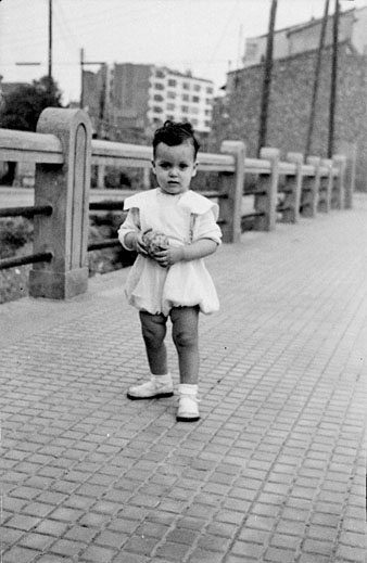 Retrat d'un infant al pont de Mart. 1949