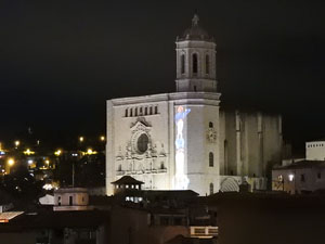 Fires de Sant Narcís 2021. Pilar a les escales de la Catedral