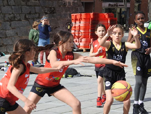 XII Jornada de l'Esport Femení 2024 a la plaça Salvador Espriu i la de Francesc Calvet i Rubalcaba