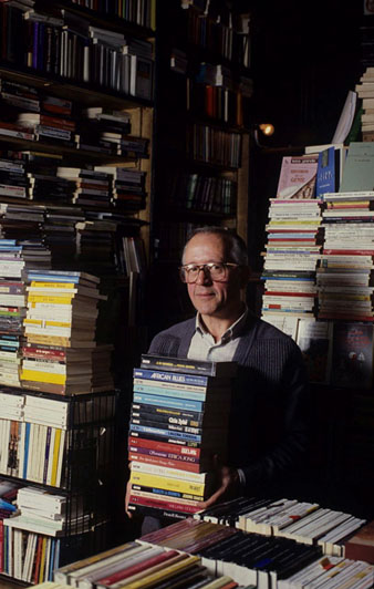 Pere Rodeja i Ponsatí a la llibreria, el 1988