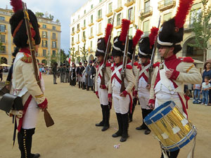 VIII Festa Reviu els Setges Napoleònics de Girona. Concentració dels grups de recreació a la plaça de la Independència