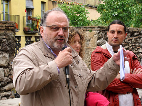 Presentació dels capgrossos a la terrassa del Museu d'Història pels dos comissaris de l'exposició, Ramon Grau i Nuxu Perpinyà