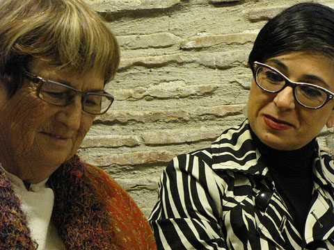 Dolors Bramon i Sílvia Planas, durant la presentació del llibre