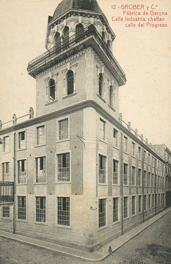 Façana de la fàbrica Grober a l'encreuament dels carrers Cristòfol Grober i Nou. 1910-1920