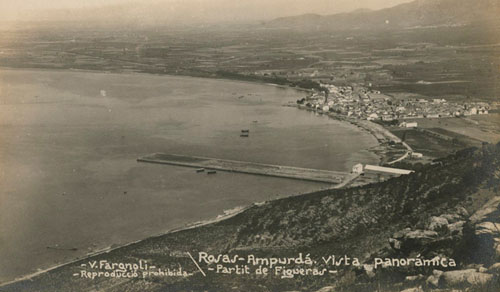Vista general de la badia i la poblaci de Roses. 1911-1944