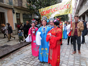 Celebració de l'any nou xinès a Girona. La cercavila