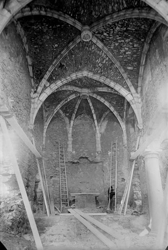 Interior de l'església de la Mare de Déu del Pilar al barri de Pedret. 1920-1926