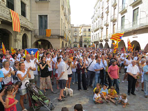 Diada Nacional 2016. Concentració a la plaça del Vi, lectura del manifest i cant de Els Segadors