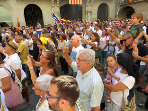 Diada Nacional 2016. Concentració a la plaça del Vi, lectura del manifest i cant de Els Segadors