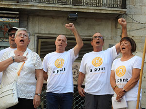 Diada Nacional 2016. Concentració a la plaça del Vi, lectura del manifest i cant de Els Segadors