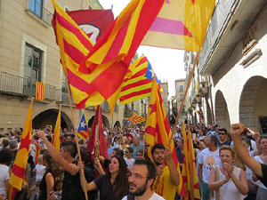 Diada Nacional 2016. Concentració a la plaça del Vi, lectura del manifest i cant de Els Segadors