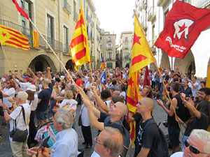 Diada Nacional 2016. Concentració a la plaça del Vi, lectura del manifest i cant de Els Segadors