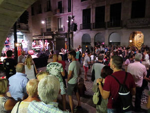 Diada Nacional 2016. Concert del grup Falciots Ninja a la plaça del Vi
