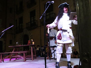 Diada Nacional 2016. X Marxa de Torxes de Girona. Recreació històrica amb el Regiment de Sant Narcís i l'actriu Cristina Cervià