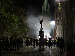 Fires 2016. La Beatufarra, descens del Beatusaure per les escales de la Catedral de Girona