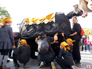 Fires 2016. Passejada de la Mula Baba i teatre de titelles a la Rambla de la Llibertat