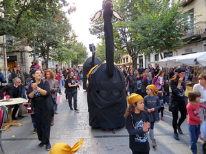 Fires 2016. Passejada de la Mula Baba i teatre de titelles a la Rambla de la Llibertat