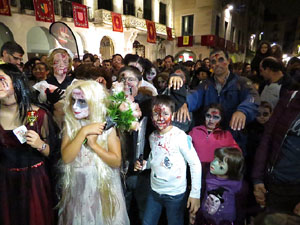Fires 2016. 5a. Zombie Walk de Girona dins el festival Acocollona't
