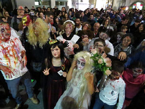 Fires 2016. 5a. Zombie Walk de Girona dins el festival Acocollona't