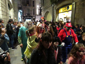 Fires 2016. 5a. Zombie Walk de Girona dins el festival Acocollona't