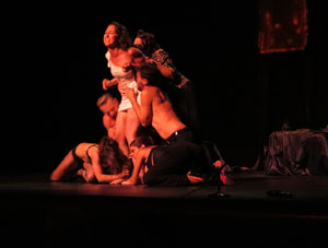 FITAG 2016. Espectacle inaugural. Revolution, de la Cia. I per què no?, de Llançà