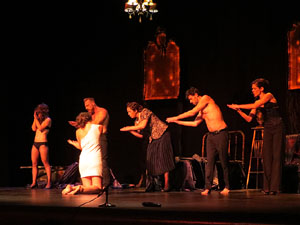 FITAG 2016. Espectacle inaugural. Revolution, de la Cia. I per què no?, de Llançà