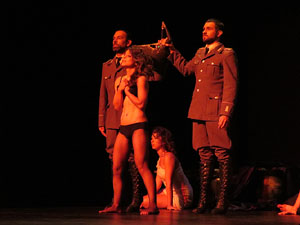 FITAG 2016. Espectacle inaugural. Revolution, de la Cia. I per què no?, de Llançà