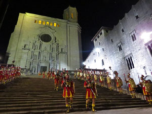 Setmana Santa 2016 a Girona. Sortida dels Manaies per lliurar el Pen&oacute;