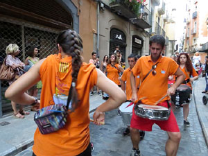 Festival Undàrius 2016. Cercavila amb els gegants de l'Esquerra del Ter i la Caixa de Trons