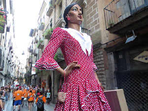 Festival Undàrius 2016. Cercavila amb els gegants de l'Esquerra del Ter i la Caixa de Trons