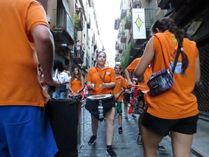 Festival Undàrius 2016. Cercavila amb els gegants de l'Esquerra del Ter i la Caixa de Trons