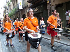 Festival Undàrius 2016. Cercavila amb els gegants de l'Esquerra del Ter i la Caixa de Trons