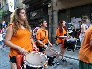 Festival Undàrius 2016. Cercavila amb els gegants de l'Esquerra del Ter i la Caixa de Trons