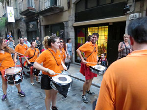 Festival Undàrius 2016. Cercavila amb els gegants de l'Esquerra del Ter i la Caixa de Trons