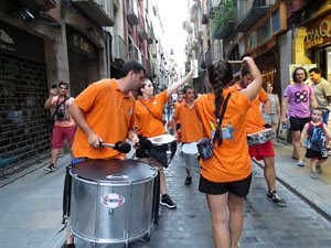 Festival Undàrius 2016. Cercavila amb els gegants de l'Esquerra del Ter i la Caixa de Trons