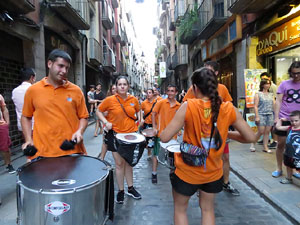 Festival Undàrius 2016. Cercavila amb els gegants de l'Esquerra del Ter i la Caixa de Trons